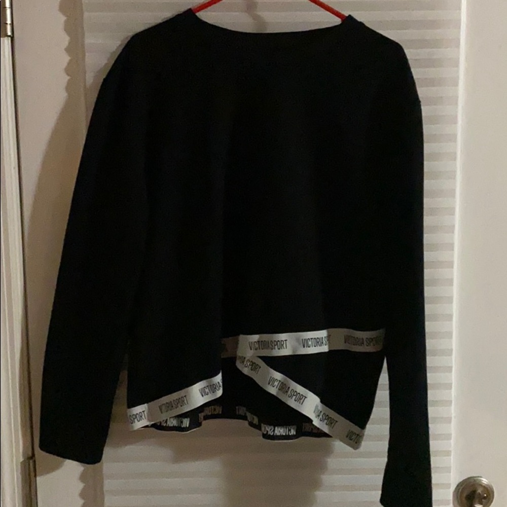 Black Victoria Sport Pullover